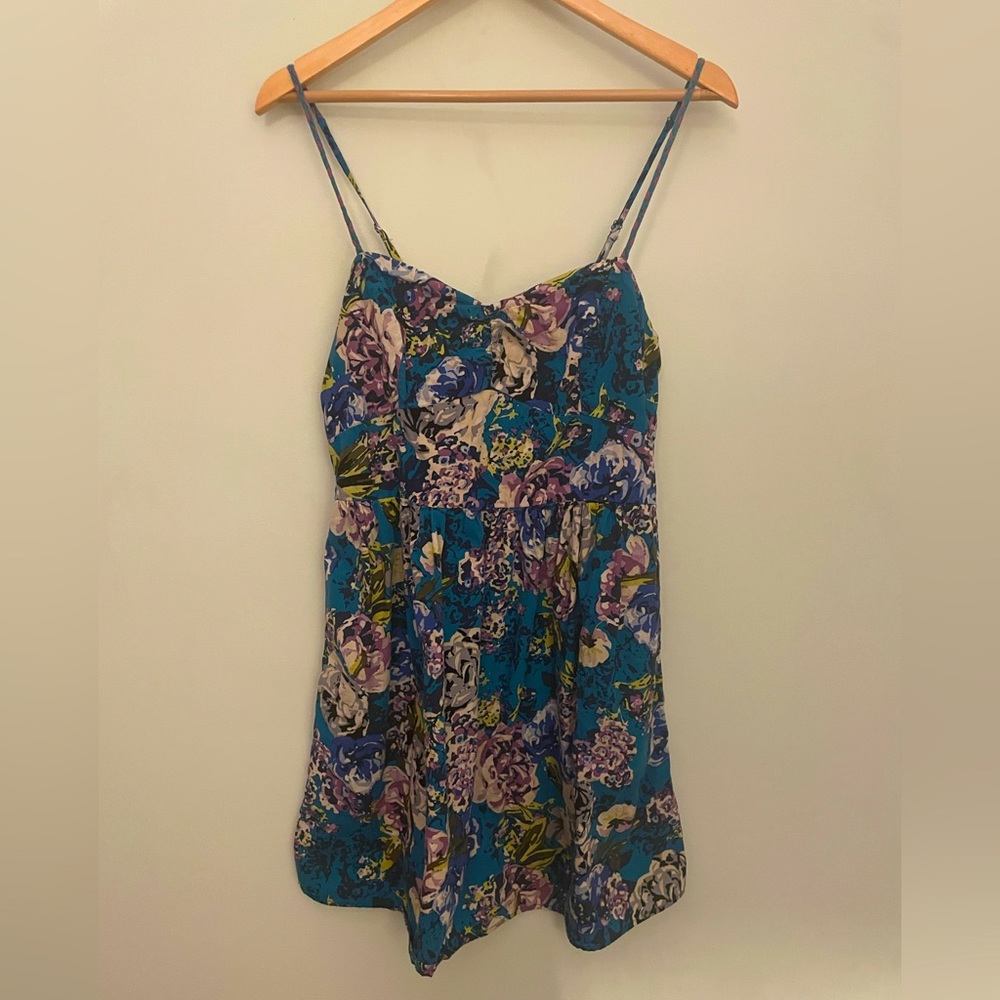 Xhiliration Floral mini dress! Strappy. Has pockets! Large. Elastic